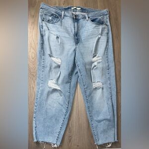 Levi Strauss High Waisted Mom Jeans Size 18 Light Wash Stretch Distressed Denim